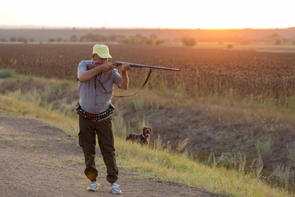 Période Chasse Saison Automne Ouverte Chasseur Armé Dans Ses Mains — Photo