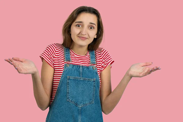 Portret Van Mooie Jonge Vrouw Met Krullend Haar Studio — Stockfoto