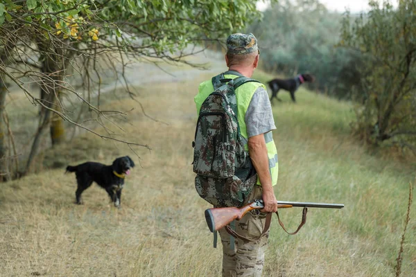 Période Chasse Saison Automne Ouverte Chasseur Armé Dans Ses Mains — Photo