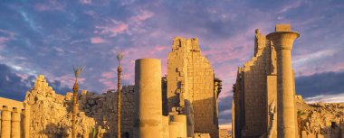 İsrail 'in kuzeyindeki Jerash şehrinin antik tapınağının kalıntıları.