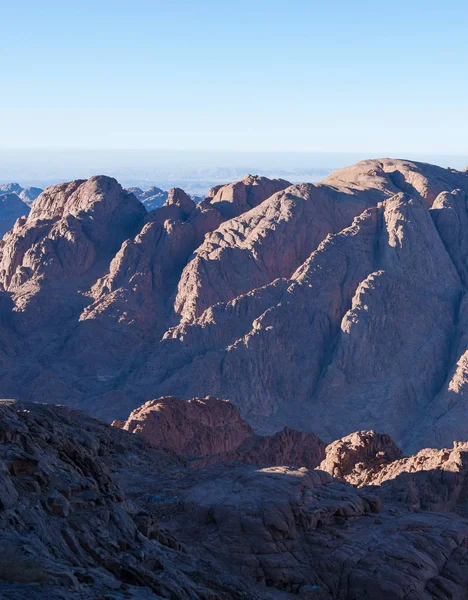 Gama Montană Siluetă Ceață Vizibilă Răsărit Munți Frumoși Deșertului Nesfârșit — Fotografie, imagine de stoc