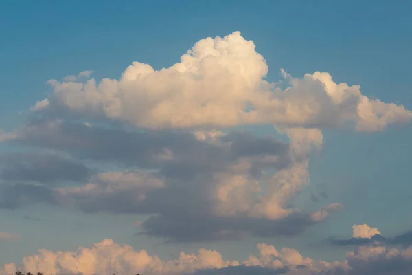 Céu Bonito Com Nuvens — Fotografia de Stock