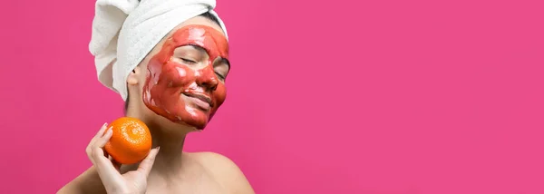 Schönheitsporträt Einer Frau Weißem Handtuch Auf Dem Kopf Mit Roter — Stockfoto