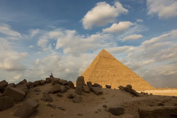 Famosas Grandes Pirâmides Gizé Deserto Areia Cairo — Fotografia de Stock