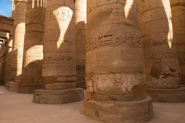 Αρχαία Ερείπια Του Ναού Καρνάκ Στο Λούξορ Θήβα Της Αιγύπτου — Φωτογραφία Αρχείου