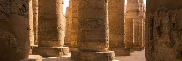 Karnak Temple Ruinerna Templet Präglade Hieroglyfer Väggen — Stockfoto