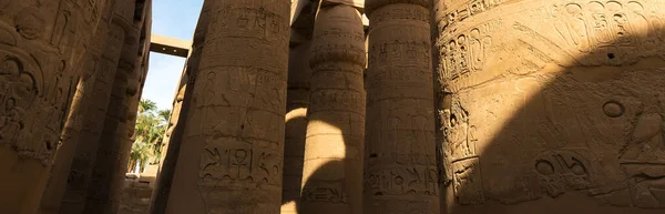 Karnak Temple Ruinerna Templet Präglade Hieroglyfer Väggen — Stockfoto