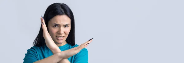 Menina Desaprovando Sem Sinal Mãos Cruzadas Fazer Gesto Negação Retrato — Fotografia de Stock