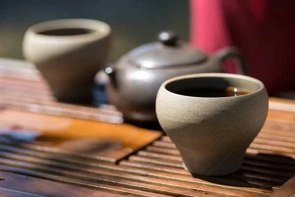 Chinese Tea Ceremony Ceramic Teapot Made Clay Bowls Wooden Background — Stock Photo, Image