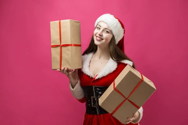 Belle Jeune Femme Costume Père Noël Sur Fond Rouge — Photo