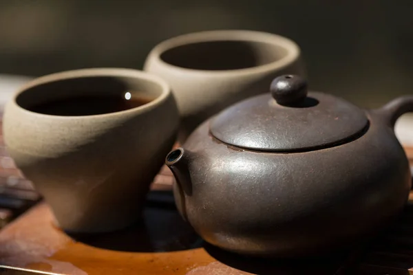 Chinese Tea Ceremony Ceramic Teapot Made Clay Bowls Wooden Background — Stock Photo, Image