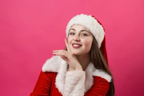 Belle Jeune Femme Costume Père Noël Sur Fond Rouge — Photo
