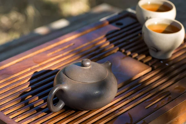 Chinese Tea Ceremony Ceramic Teapot Made Clay Bowls Wooden Background — Stock Photo, Image