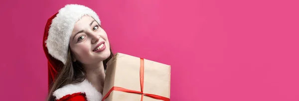 Mooie Sexy Vrouw Kerstman Kostuum Het Meisje Heeft Kerstcadeaus — Stockfoto