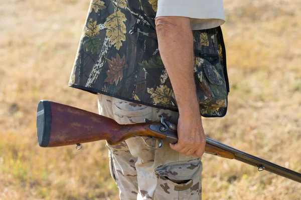 Duck Hunter Shotgun Walking Meadow Midsection Man Weapon — Stock Photo, Image