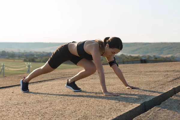 Young Attractive Woman Doing Exercise Working Out Outdoors — Stock Photo, Image