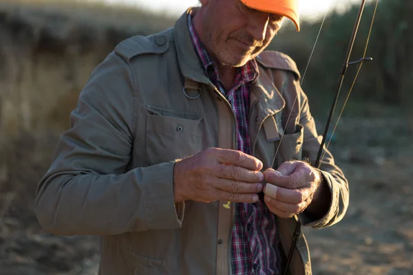 Fischer Legt Silikonköder Jig Fishing Silikonausrüstung — Stockfoto