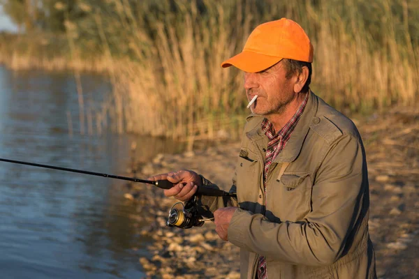 Vishengel Wiel Close Man Vissen Met Een Prachtige Zonsondergang — Stockfoto