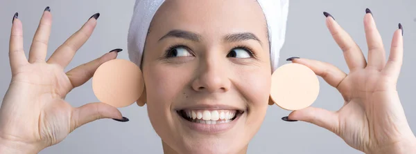 Beauty Portrait Woman White Towel Head Sponge Body View Pink — Stock Photo, Image