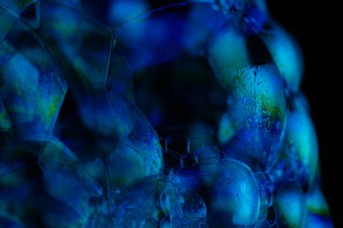 Güzel, soyut sabun köpüklerini kapatın. Tasarım için arkaplan modeli. Makro fotoğrafçılık görünümü.