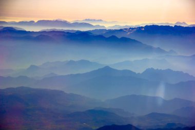 Güzel sabah dağ manzarası 