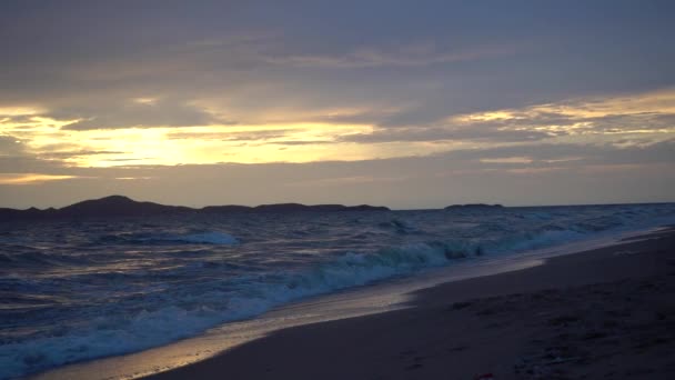 Splendido Tramonto Onde Marine Sulla Spiaggia Thailandia Pattaya Rallentamento — Video Stock