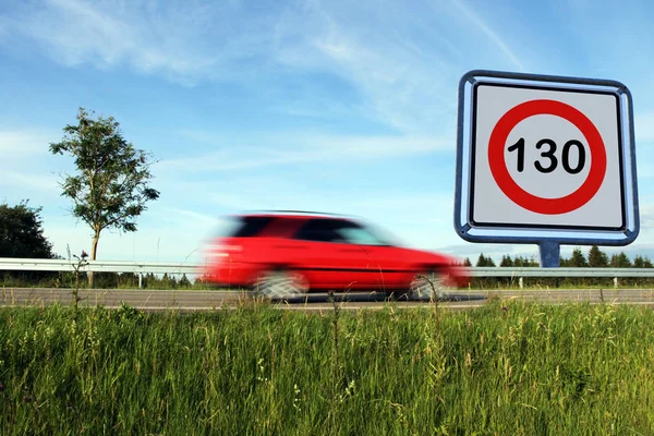 Ograniczenie Prędkości Niemieckich Drogach Ograniczenie Prędkości 130 Niemieckich Autostradach — Zdjęcie stockowe