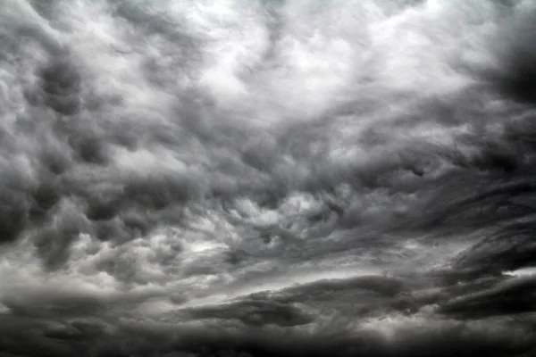 Dunkle Gewitterwolken Himmel Himmel Bilden Sich Dunkle Wolken Vor Einem — Stockfoto