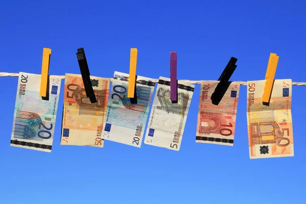 Diverse Eurobiljetten Één Waslijn Euro Lucht Witwassen Van Geld — Stockfoto