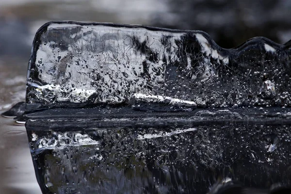 Close Van Een Bevroren Stuk Ijs Water — Stockfoto