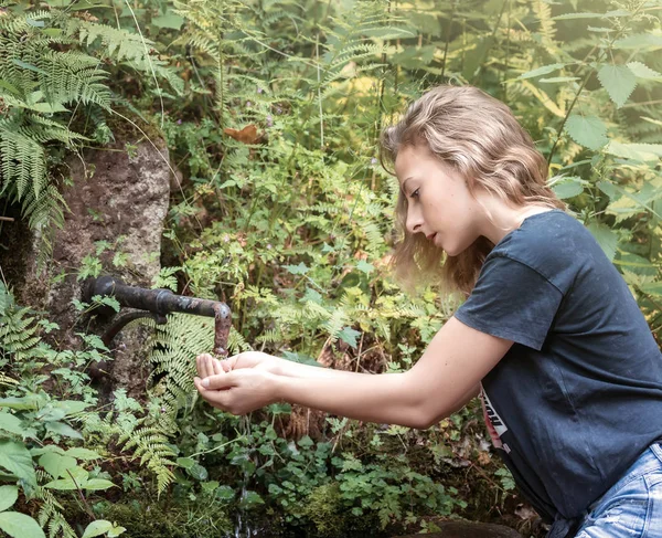 Young Woman Drinks Water Spring Forest — Stock Photo, Image