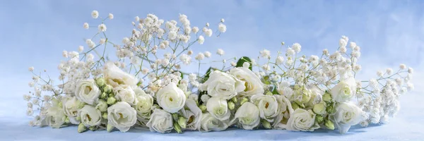 Panoramatický obraz květin. Růže, Gerbera, Astra — Stock fotografie
