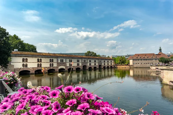 Les Ponts Couverts Gedeckte Brucken Три моста и четыре башни — стоковое фото