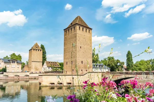 Les Ponts Couverts Gedeckte Brucken Три моста и четыре башни — стоковое фото