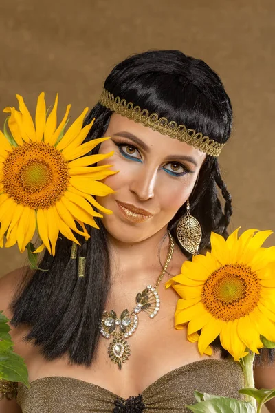 Portret Van Een Jonge Vrouw Naar Het Beeld Van Cleopatra — Stockfoto