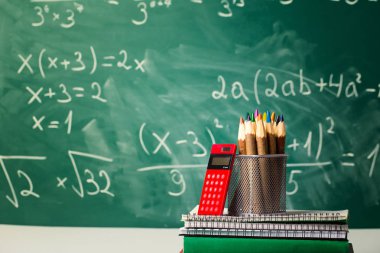 Okul konseptine geri dönelim. Okul malzemeleri.