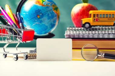 Okul konseptine geri dönelim. Okul malzemeleri.