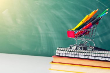 Okul konseptine geri dönelim. Okul malzemeleri.