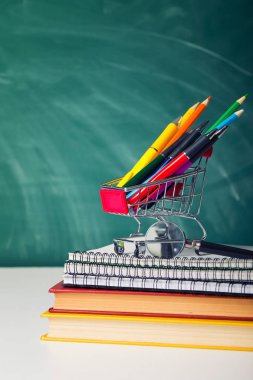 Okul konseptine geri dönelim. Okul malzemeleri.