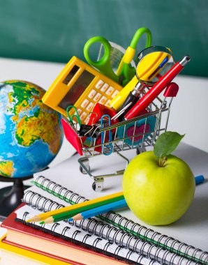 Okul konseptine geri dönelim. Okul malzemeleri.