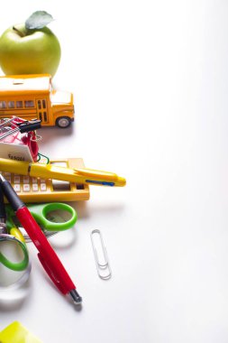 Okul konseptine geri dönelim. Okul malzemeleri.