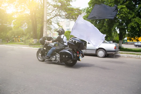 Классический Большой Мотоцикл Белым Флагом — стоковое фото