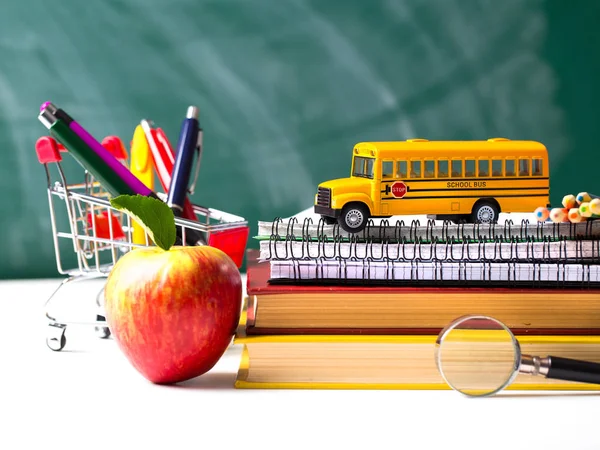 Okul konseptine geri dönelim. Okul malzemeleri.