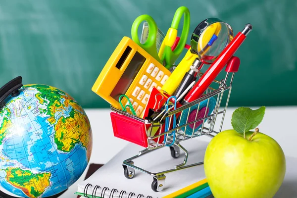 Okul konseptine geri dönelim. Okul malzemeleri.