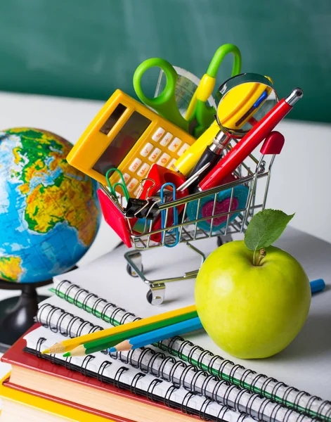 Okul konseptine geri dönelim. Okul malzemeleri.