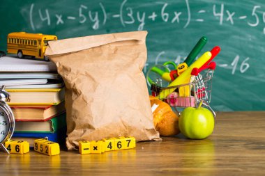 Okul konseptine geri dönelim. Okul malzemeleri.