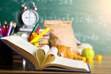 Okul konseptine geri dönelim. Okul malzemeleri.