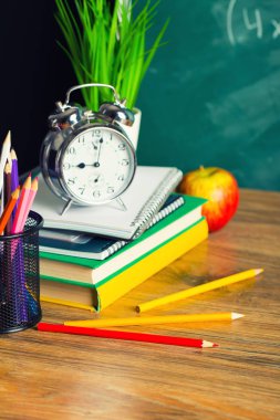 Okul konseptine geri dönelim. Okul malzemeleri.