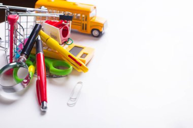 Okul konseptine geri dönelim. Okul malzemeleri.