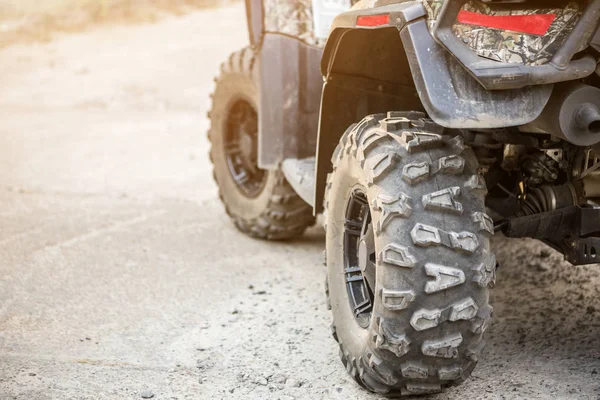 Detail Zadní Pohled Atv Čtyřkolky Dirty Podlitina Awd All Terénní — Stock fotografie